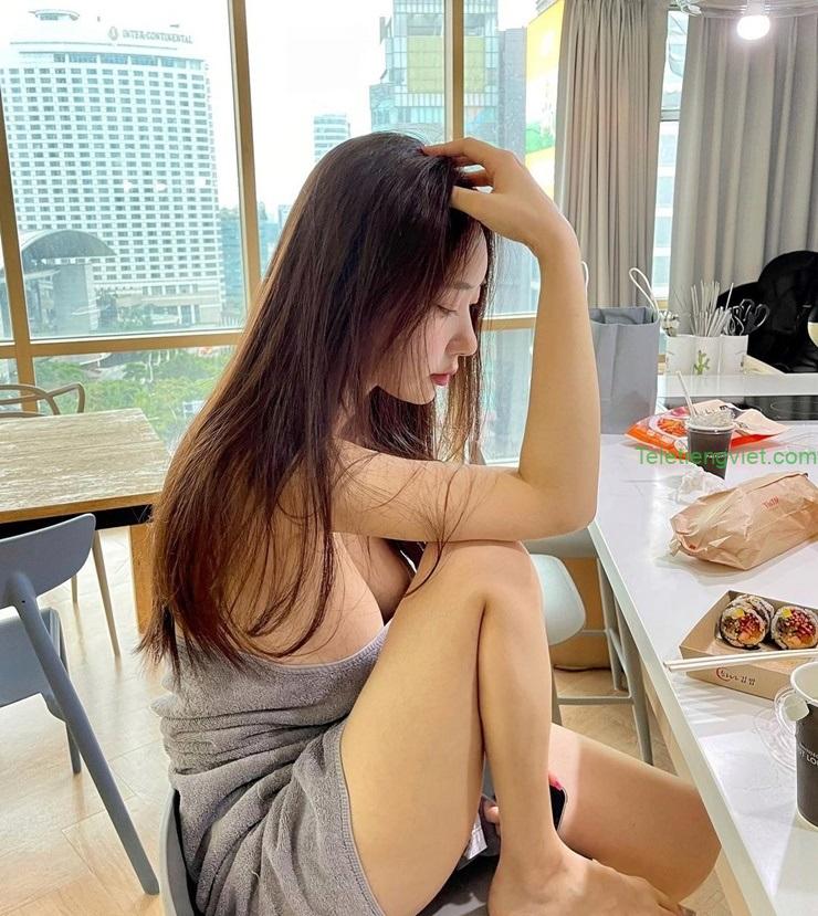 Nóng mắt với hình ảnh gái xinh nude 100% khoe hàng cực hấp dẫn